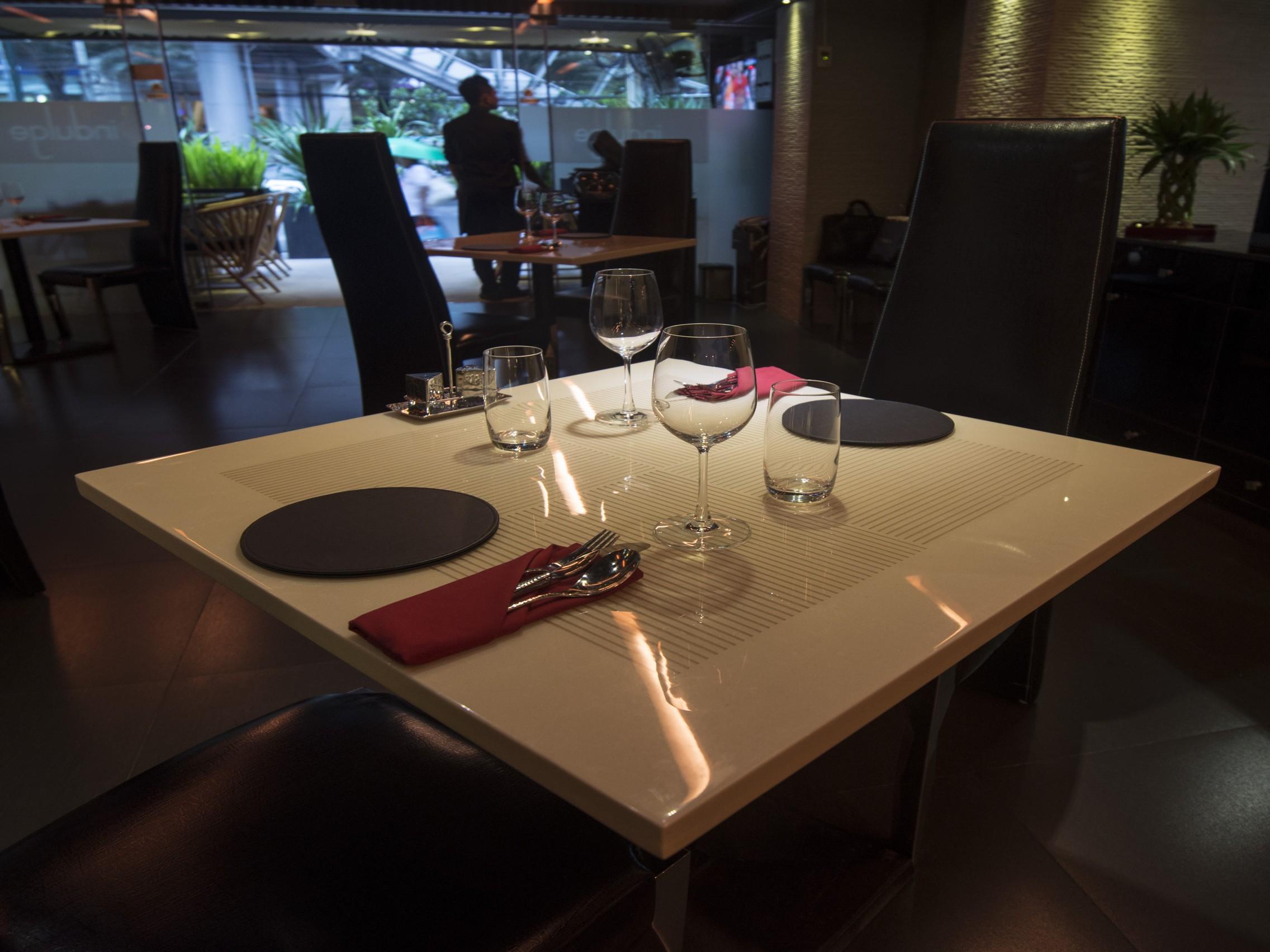 Sukhumvit Suites Hotel Bangkok Buitenkant foto